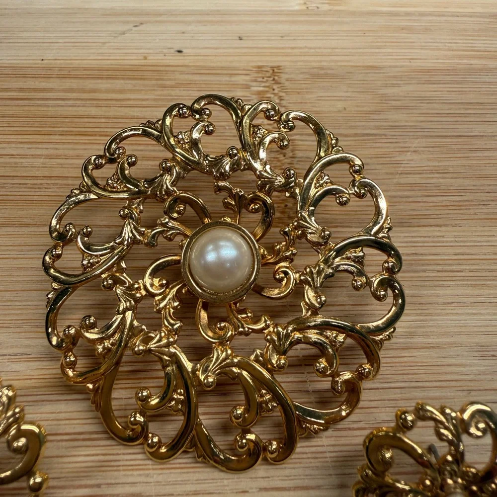 Vintage Avon Gold Tone Filigree Brooch Earrings Set Faux Pearl Coquette Old Mone